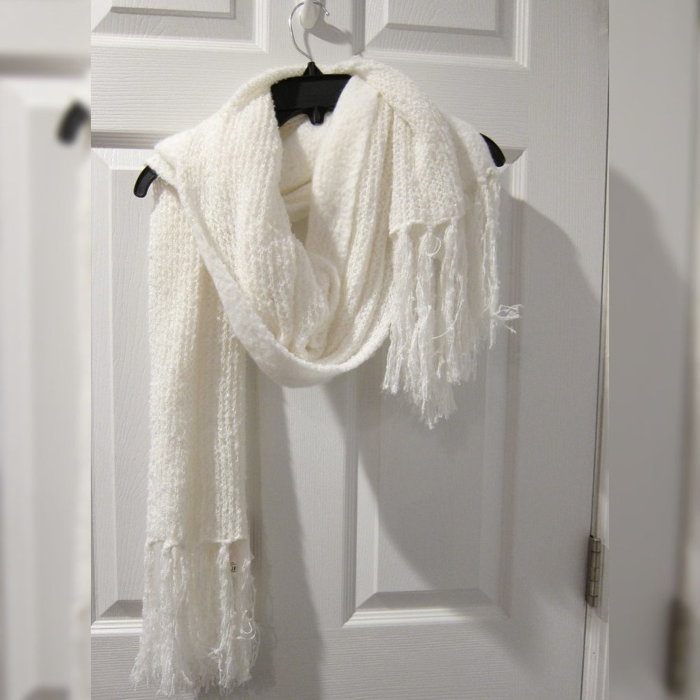 Beautiful ivory scarf - Lauren Conrad